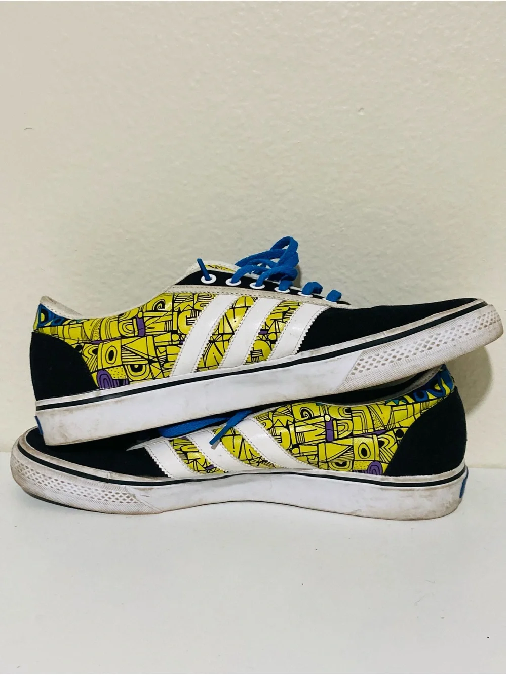 adidas Men’s Streetwear 11 1/2 Black & Blue Lace-Up Gently Used‎ Sneakers